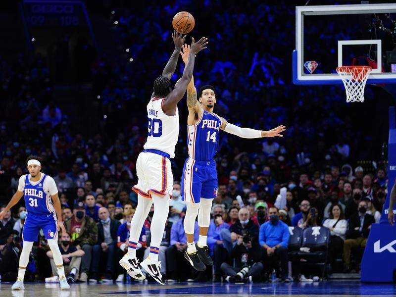 The New York Knicks have ended the NBA streak of the Philadelphia 76ers in a 103-96 victory.