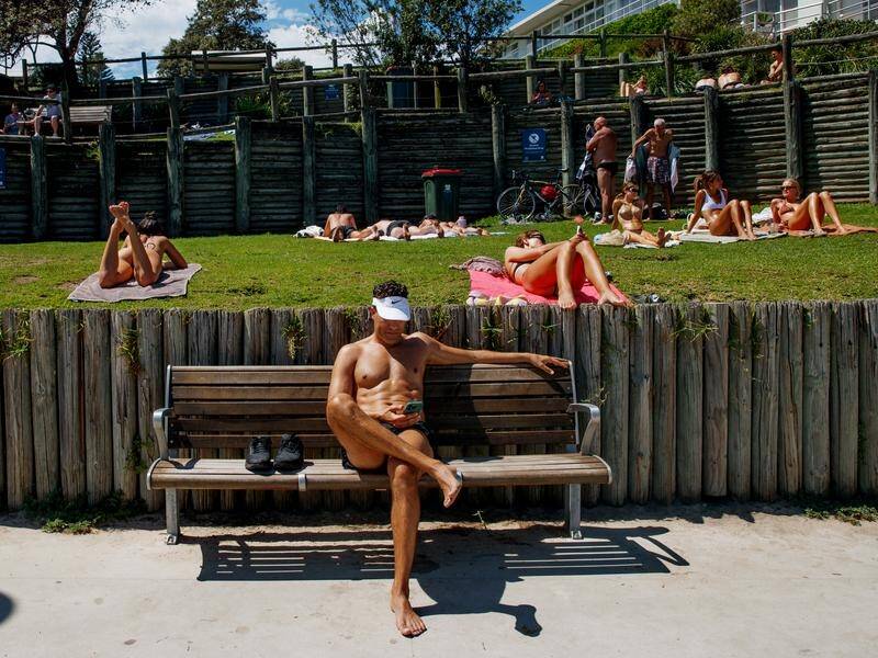 The Bureau of Meteorology has cancelled a heatwave warning for NSW with a cool change due mid-week. (Nikki Short/AAP PHOTOS)