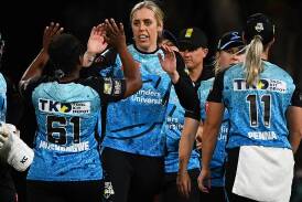 The Adelaide Strikers will be chasing a third straight WBBL title when they host the Brisbane Heat. (Jono Searle/AAP PHOTOS)