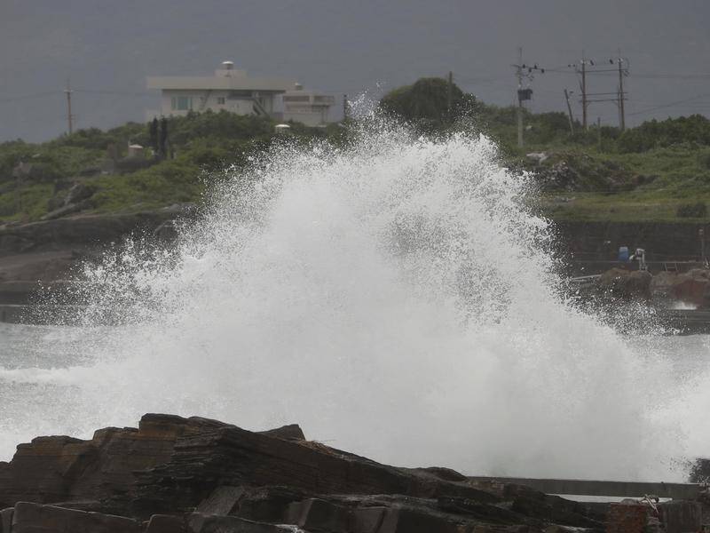 High waves are expected along Taiwan's southern coast due to the downgraded Typhoon Chanthu.
