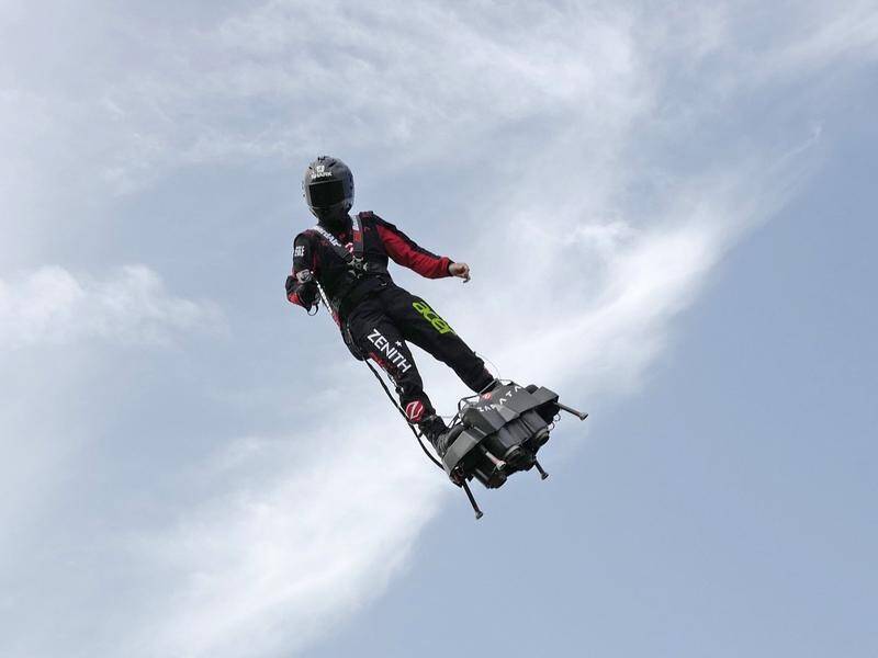 Franky Zapata changed refuelling methods in his second bid to cross the Channel on a hoverboard.