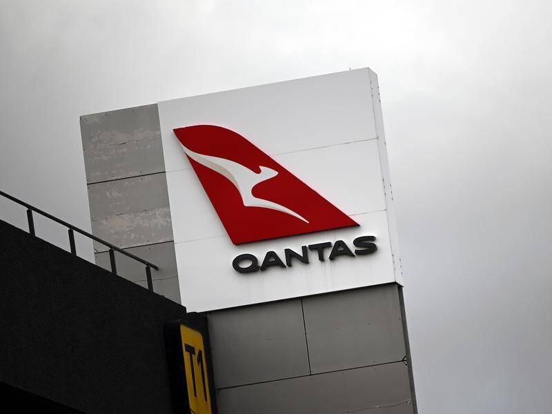 Engineers at Qantas and Jetstar have voted in favour of industrial action in coming weeks. (Joel Carrett/AAP PHOTOS)