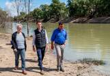 NSW Premier Chris Minns announced an inquiry into the fish kill on a visit to the town of Menindee. (Samara Anderson/AAP PHOTOS)
