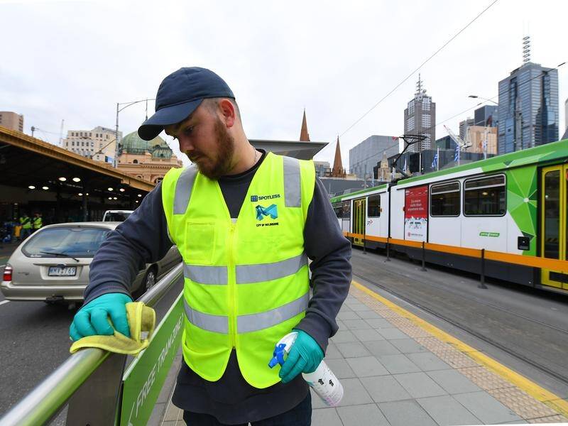 Melbourne Public transport users should be made to wear marks while travelling, a union says.