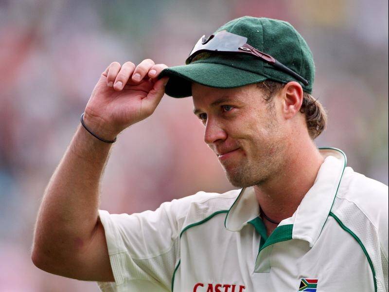 Big Bash League clubs are in a race to sign retired South African cricketer AB de Villiers.
