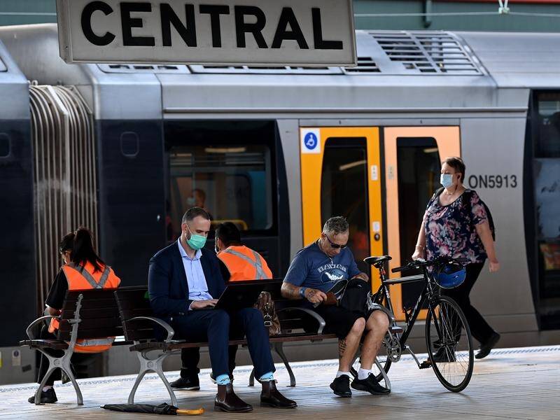 A man who fell on the tracks at Central Station could not be revived when he was taken to hospital. (Bianca De Marchi/AAP PHOTOS)