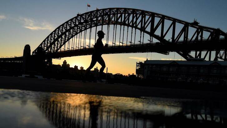It felt like 2.9 degrees at sunrise in Sydney, but that didn't deter runners from pounding the pavement.  Photo: Kate Geraghty