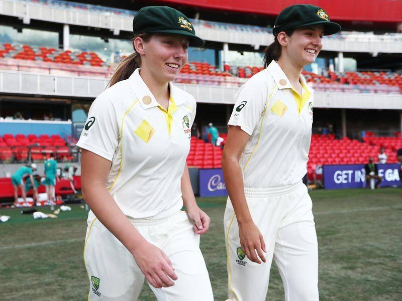 Stella Campbell (R) hopes recent form is enough for Ashes squad selection ahead of Darcie Brown (L).