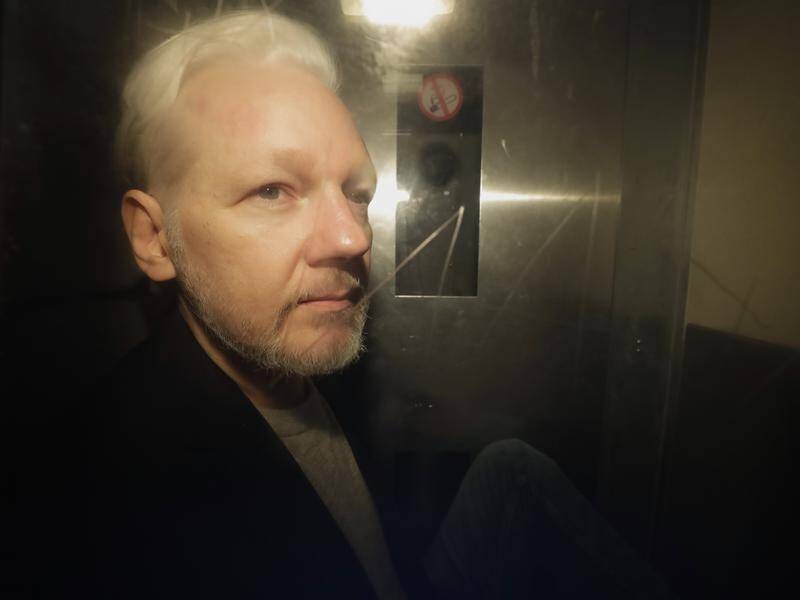 There are calls from a diverse group of federal MPs to bring WikiLeaks founder Julian Assange home.