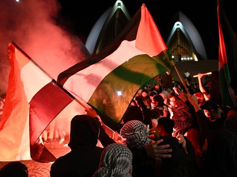 Protesters chanted anit-Semitic rhetoric at a Free Palestine rally outside the Sydney Opera House. (Dean Lewins/AAP PHOTOS)