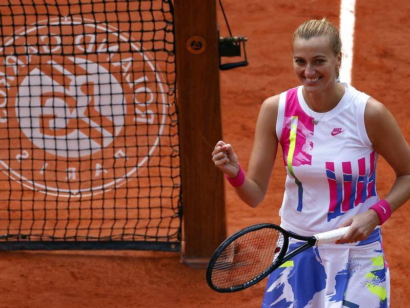 Petra Kvitova has eased to the semi-finals at Roland Garros with a 6-3 6-3 win over Laura Siegemund.