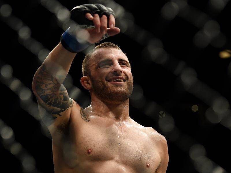 Alexander Volkanovski becomes the first fighter to beat Jose Aldo in a non-title UFC fight.