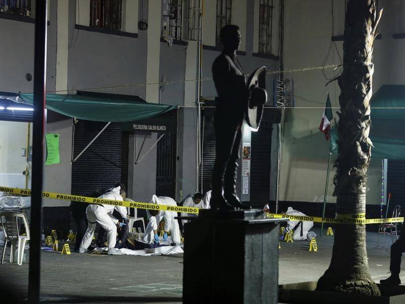 A shootout at Garibaldi Plaza in Mexico City has left five people dead, officials say.