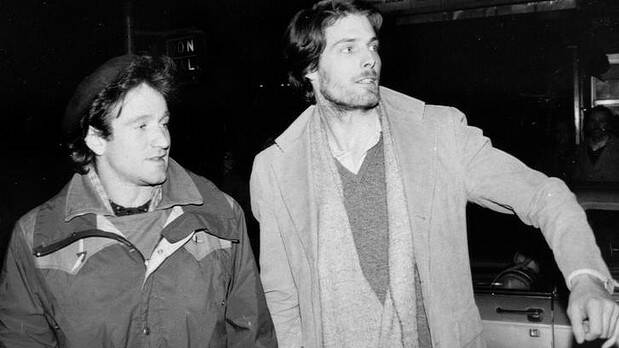Classmates Robin Williams and Christopher Reeve attempt to hail a taxi in New York in 1981. Photo: AP
