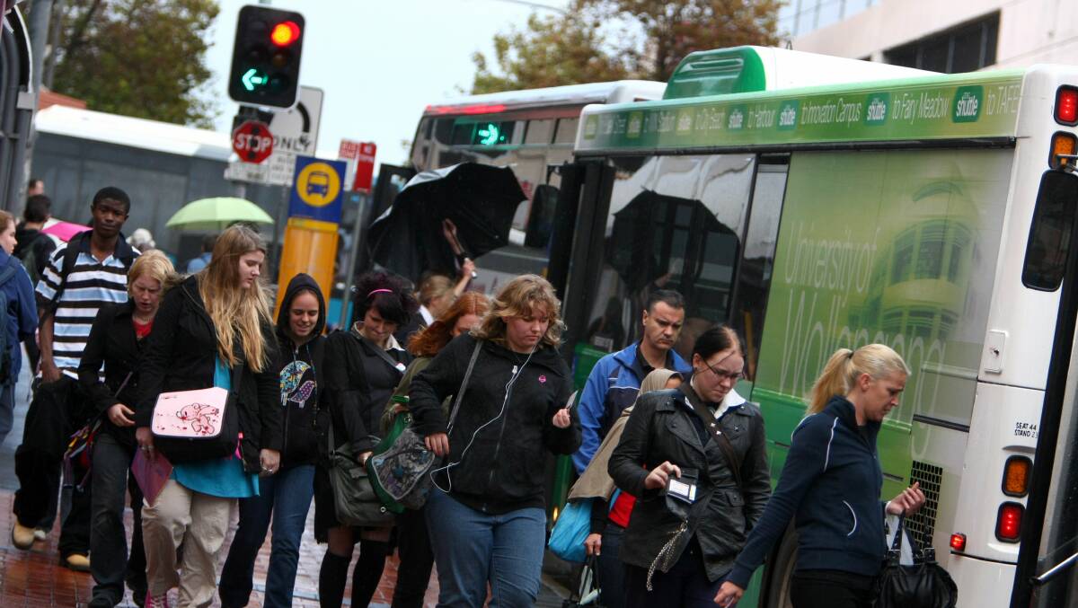 Illawarra bus drivers pushed to meet 'unrealistic' timetables