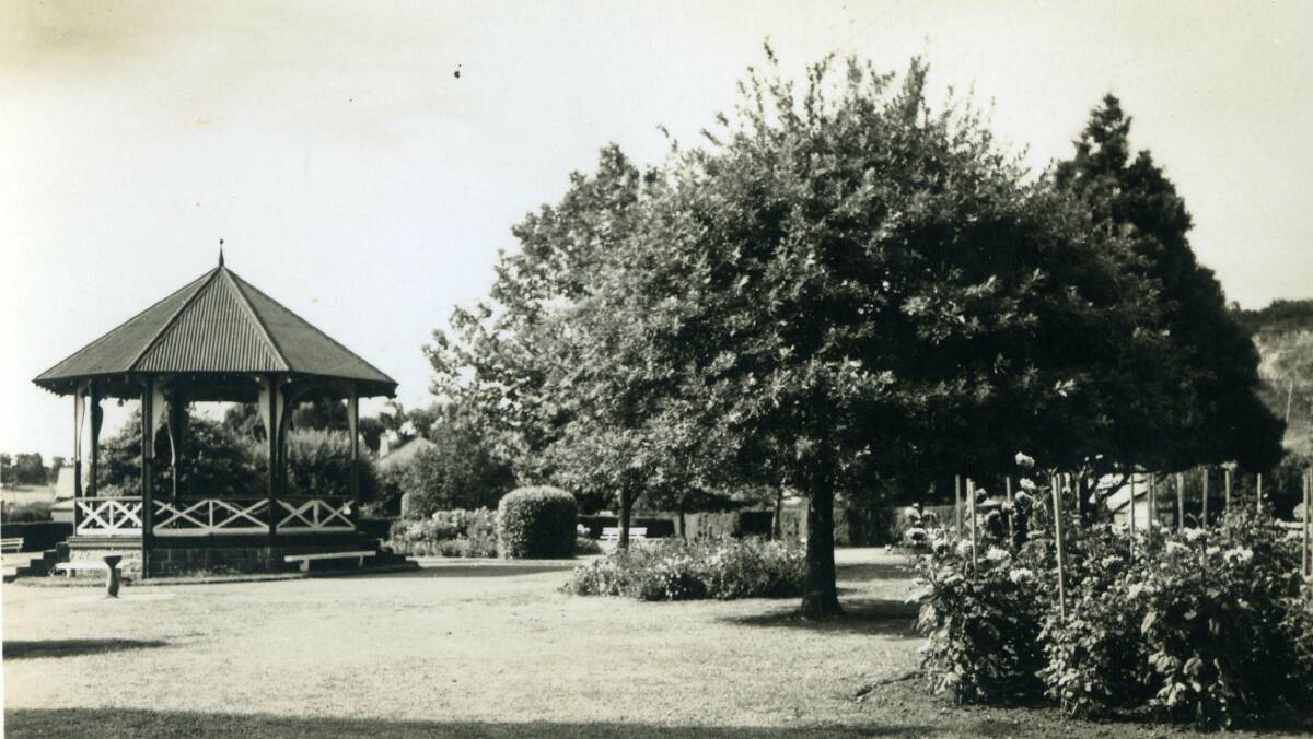 Corbett Gardens in 1914  with a new rotunda.