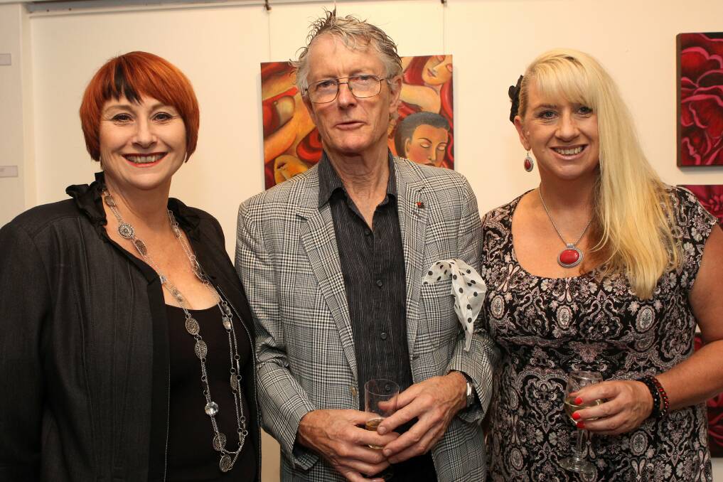 Kylie Sweeney de Havilland, Ken Finlayson and Kerrie Sweeney at Art Arena.