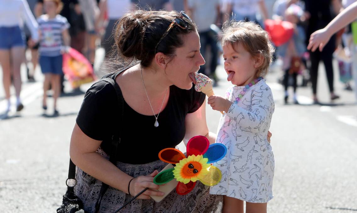 Family day: Julie Davidson sharing an icecream with her daughter Willow Harris during the 2018 Spring Into Corrimal. Picture: Sylvia Liber.
