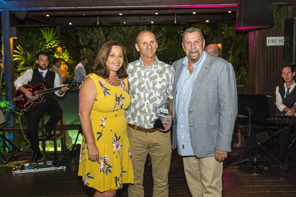 Win: Rose & Tony Suttle with Luxaflex managing director Tony Politis.



