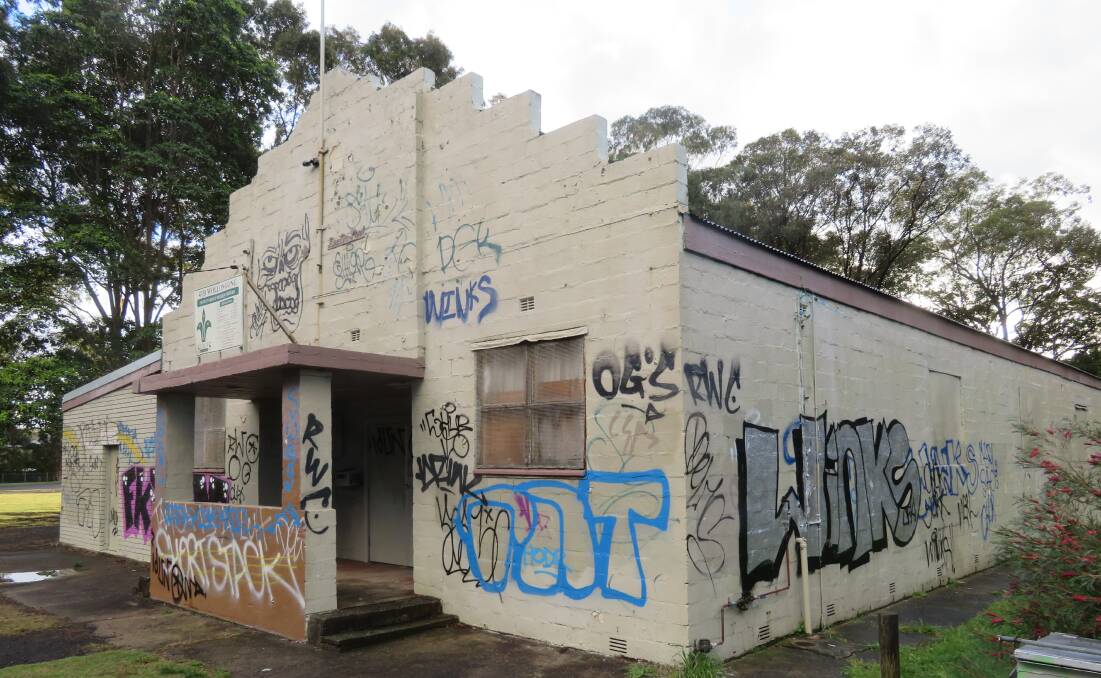 Removing eye sore graffiti: Gwynneville Scout Hall will be the target of Graffiti removal with the help of Dapto Rotarians on Sunday. 
