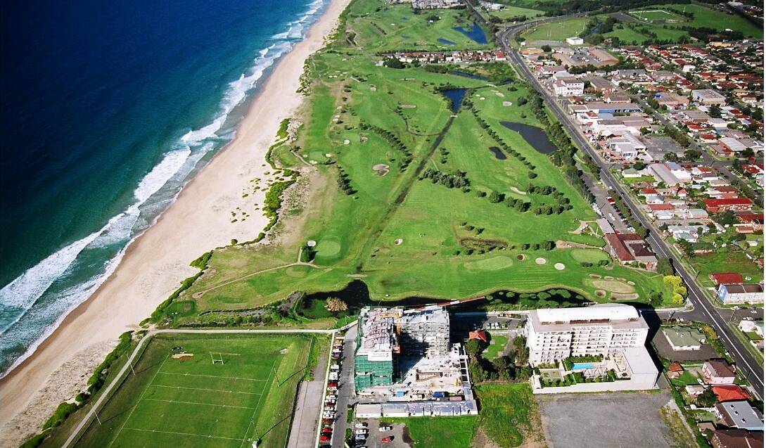 Wollongong Golf Course just before the new club house was built.
