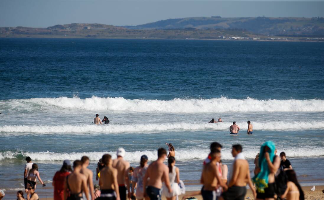 COVID crowd: Port Kembla Beach on Saturday afternoon. Picture: Anna Warr.