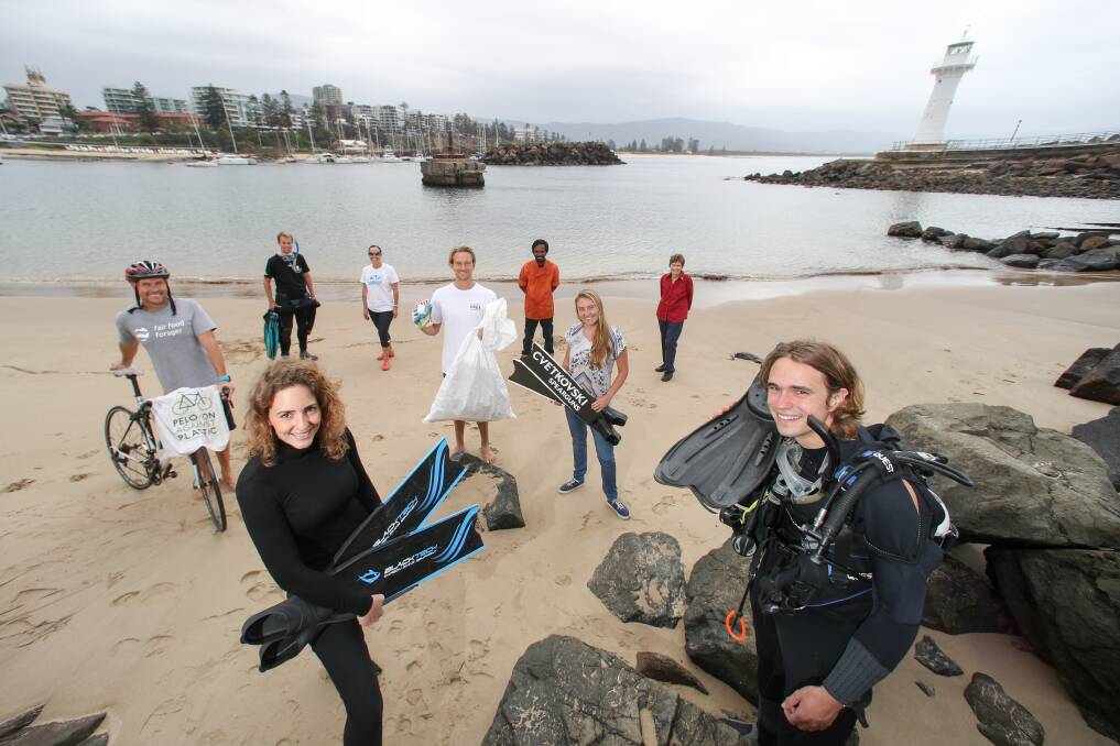 Members of the community groups taking part in the Wollongong Harbour Land and Sea Clean Up. Picture: Adam McLean. 