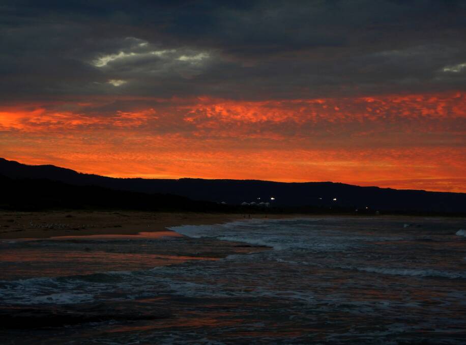 Last glow of sunset, taken at North Wollongong beach by Hans Haverkamp