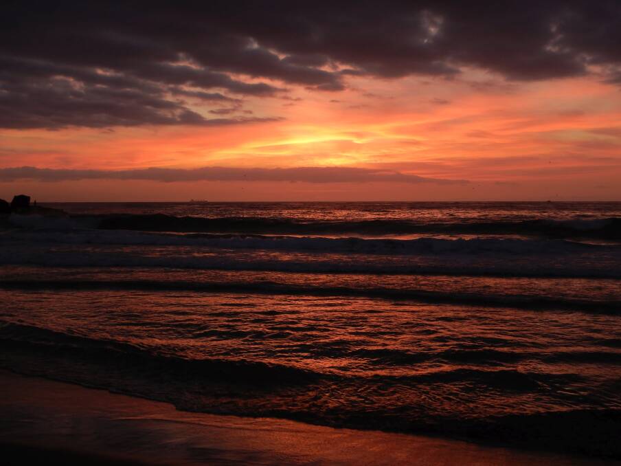 Sunrise taken on October 27 at City Beach by  Hans Haverkamp.