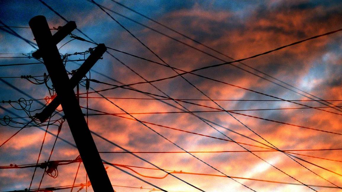 Electricity cut after power pole snaps at Helensburgh
