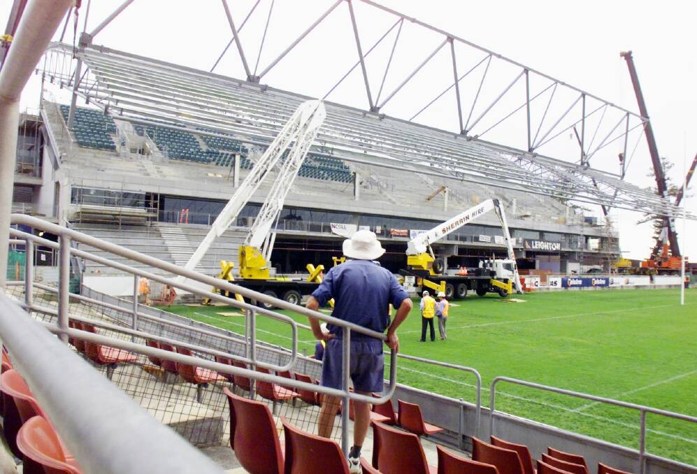 Cranes lifting the roof of WIN Stadium's northern grandstand into position in March 2002. Picture: Wayne Venables