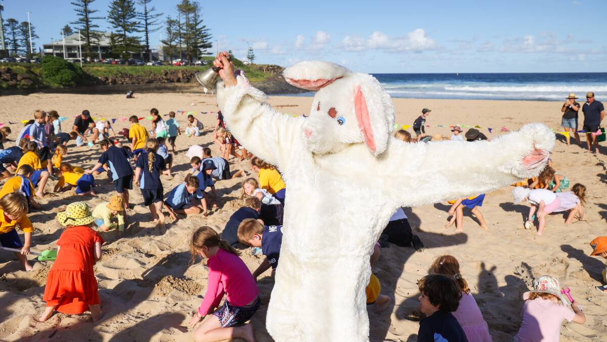 The annual spud hunt attracted hundreds of children to Surf Beach in Kiama on Wednesday. Picture by Wesley Lonergan