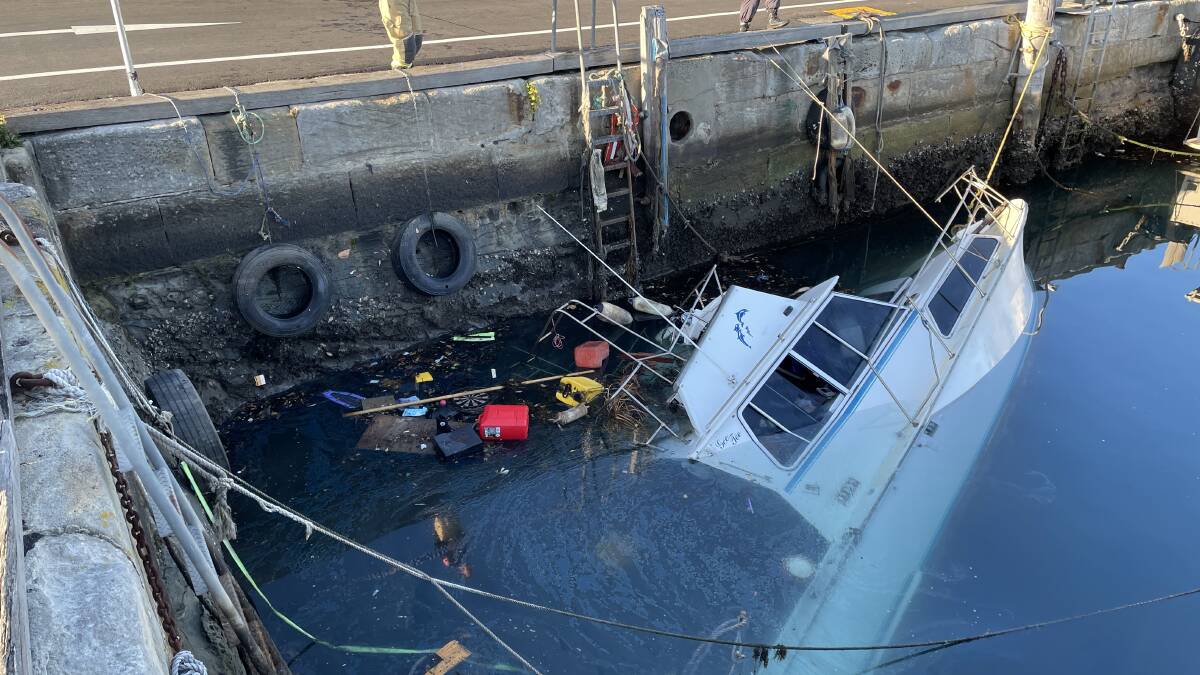 A boat sank in Wollongong Harbour on Tuesday, July 25, with debris and fuel spilling out into the waterway. Pictures by Nadine Morton