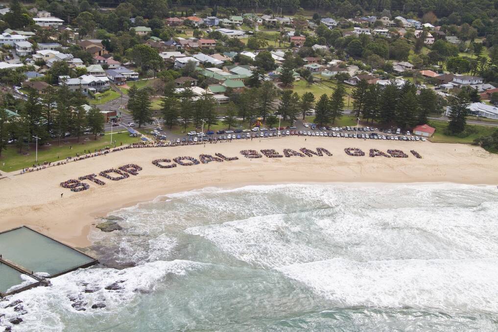 Residents formed a spectacular 3000-person human anti-CSG mining banner at Austinmer Beach in 2011. 