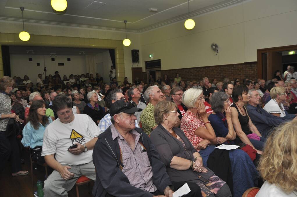 More than 300 people attend Tuesday night's CSG meeting at Gerringong Town Hall. Picture: DANIELLE CETINSKI