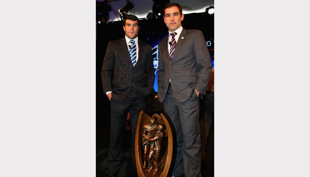  Bulldogs captain Michael Ennis and Storm captain Cameron Smith pose with the NRL trophy. Photo: GETTY IMAGES