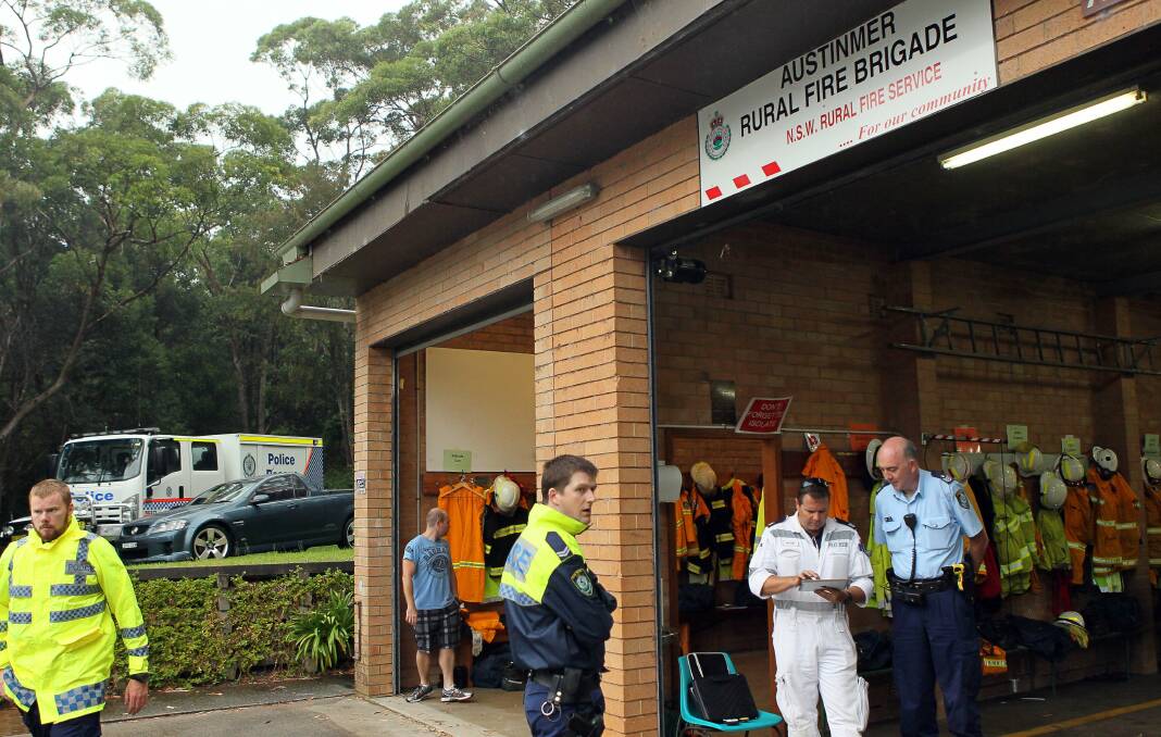 SES volunteers and police begin Wednesday's search. Picture: KIRK GILMOUR