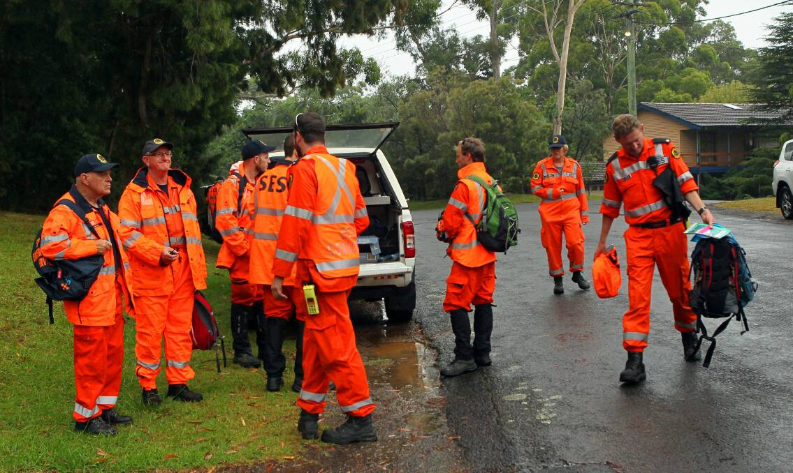 SES volunteers begin Wednesday's search. Picture: KIRK GILMOUR