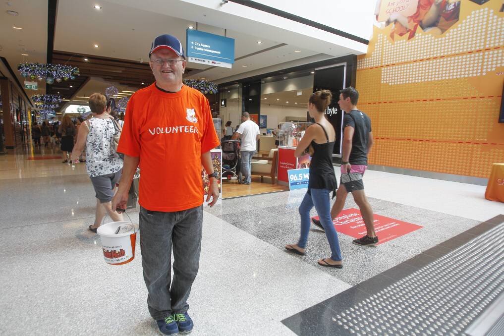 Shoppers hunted for bargains at Stockland Shellharbour on Thursday. Pictures CHRISTOPHER CHAN