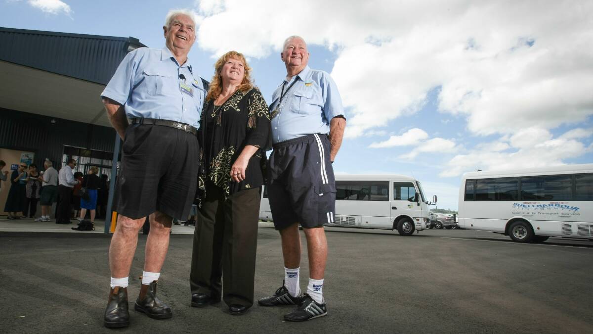 Shellharbour Mayor Marianne Saliba with volunteer bus driver's Lens Boothman and Keith Douglass. Photo: Dylan Robinson.