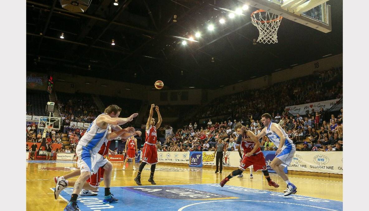 The Hawks lost 91-74 to the NZ Breakers. Pictures: ADAM McLEAN