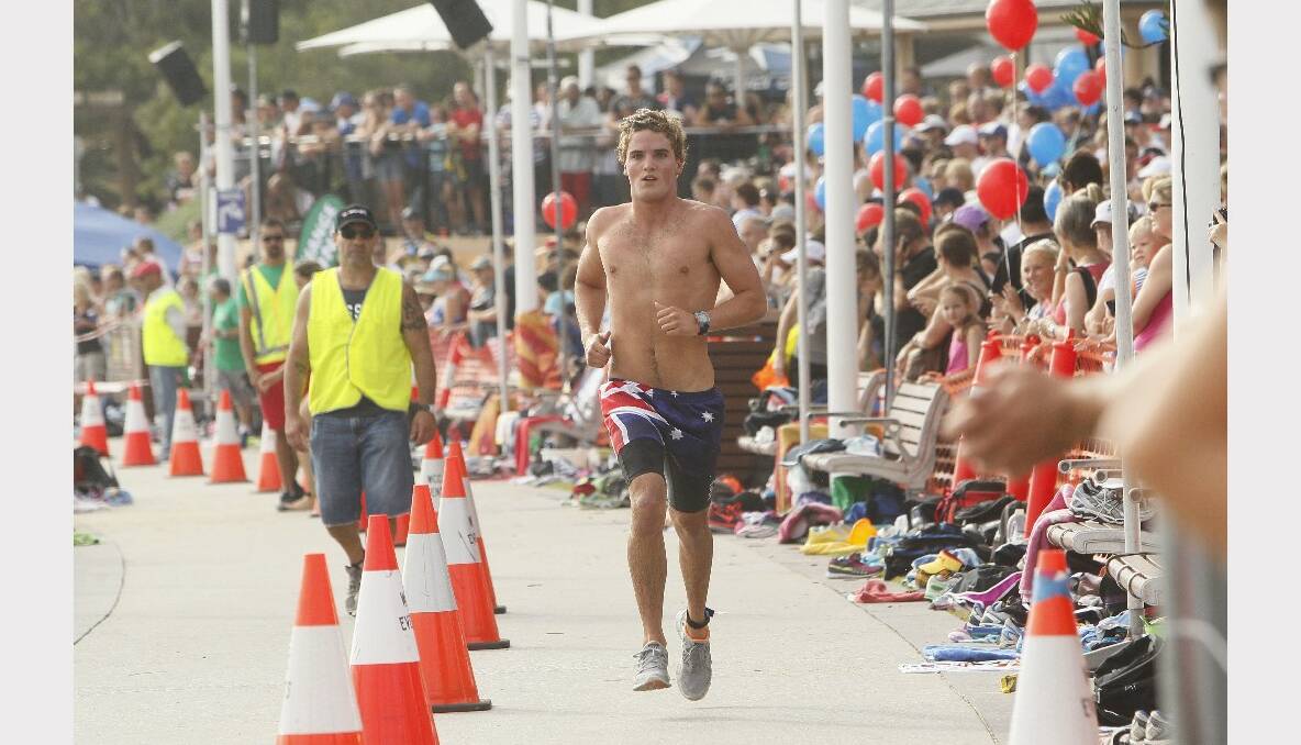 The Australia Day aquathon at Wollongong Harbour. Pictures: DAVE TEASE