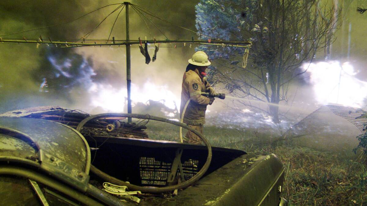 A firefighter battles a blaze in Sydney's south-west on Christmas Day, 2001. Picture: REUTERS