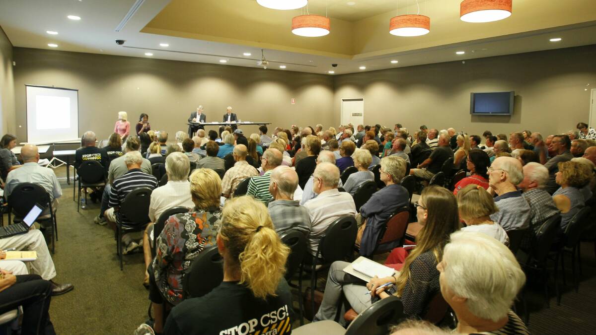 The crowd at the Helensburgh Workers' Club. Picture: DAVE TEASE