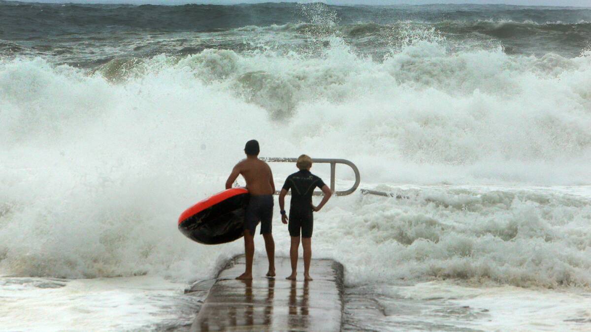 VIDEO: Illawarra gets off lightly as ex-cyclone heads east