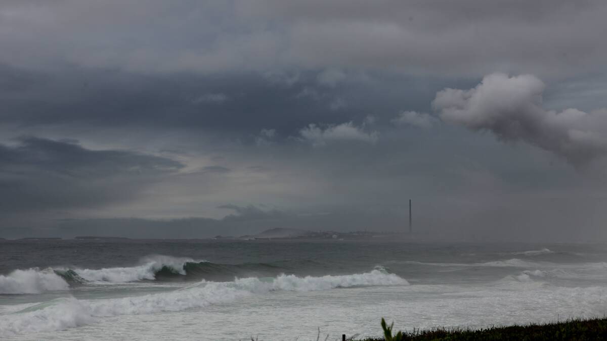 VIDEO: Illawarra gets off lightly as ex-cyclone heads east