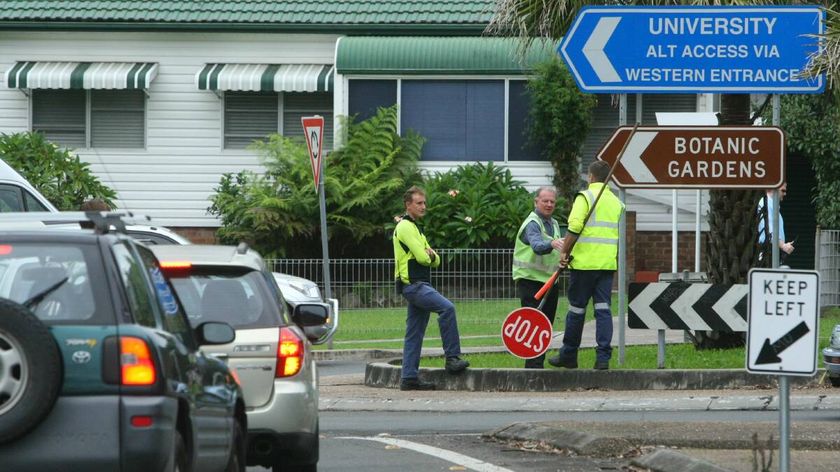 Traffic workers tried to control the flow of cars into UOW last week. Picture: DAVE TEASE