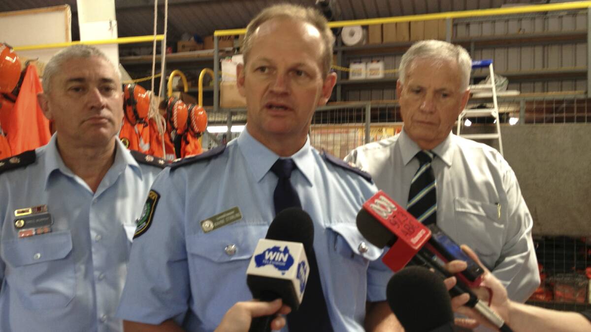 Lake Illawarra police commander Wayne Starling (centre) with Greg Murphy and Kiama Mayor Brian Petschler address the media. Picture: DAVE TEASE