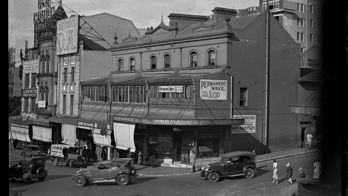 The Kings Cross Road and Victoria Street intersection in Sydney, circa 1930. 