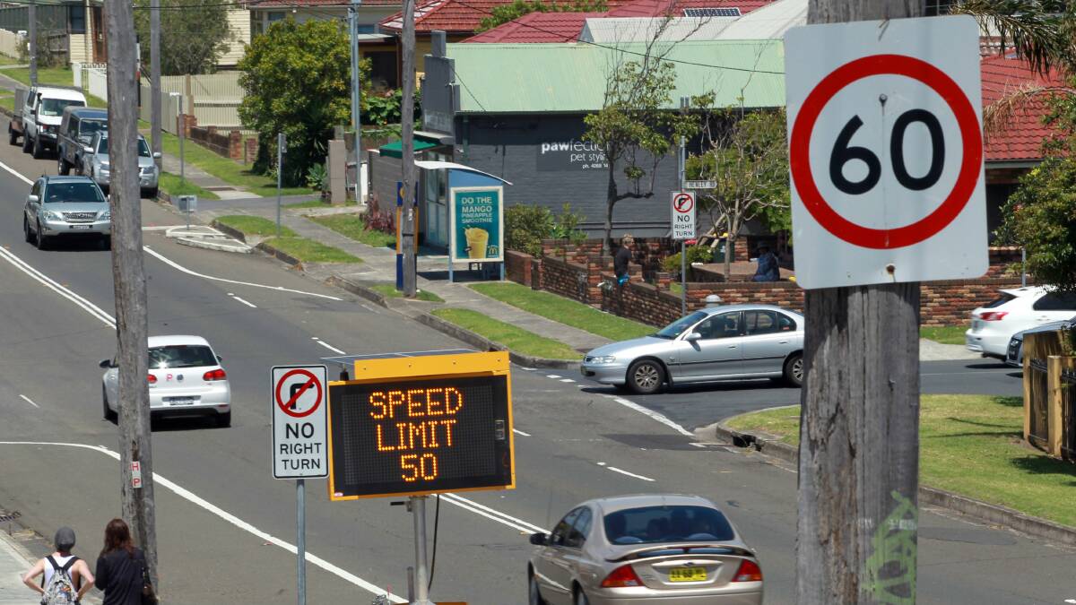 Conflicting street signs confuse drivers
